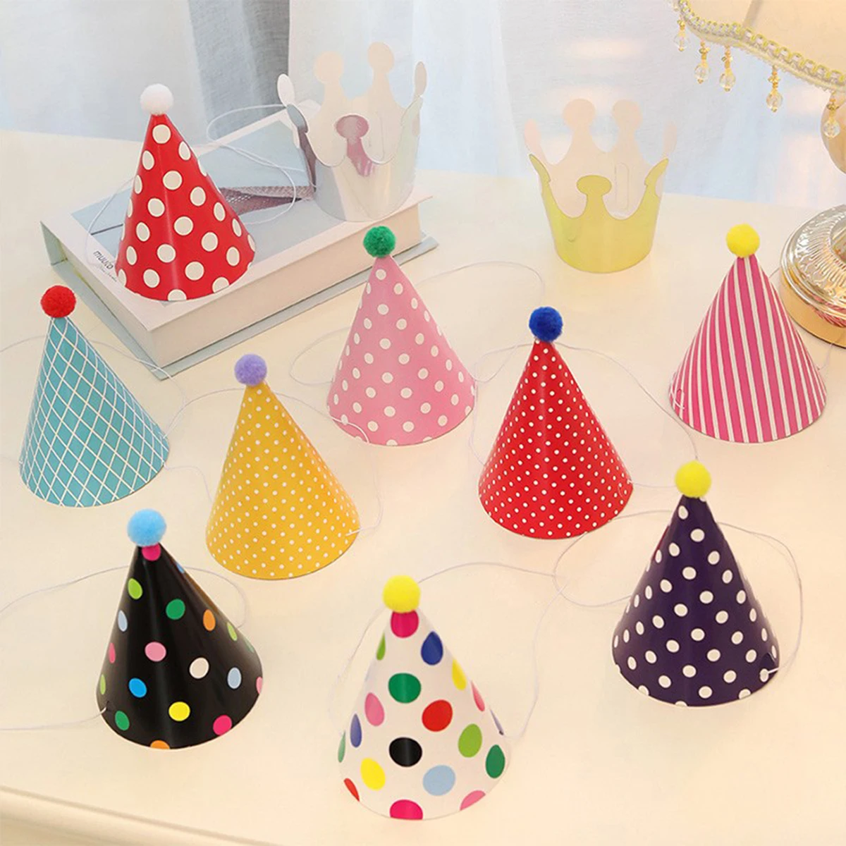 Party Hat Cone - 11 個の誕生日パーティートランペット誕生日帽子かわいい色