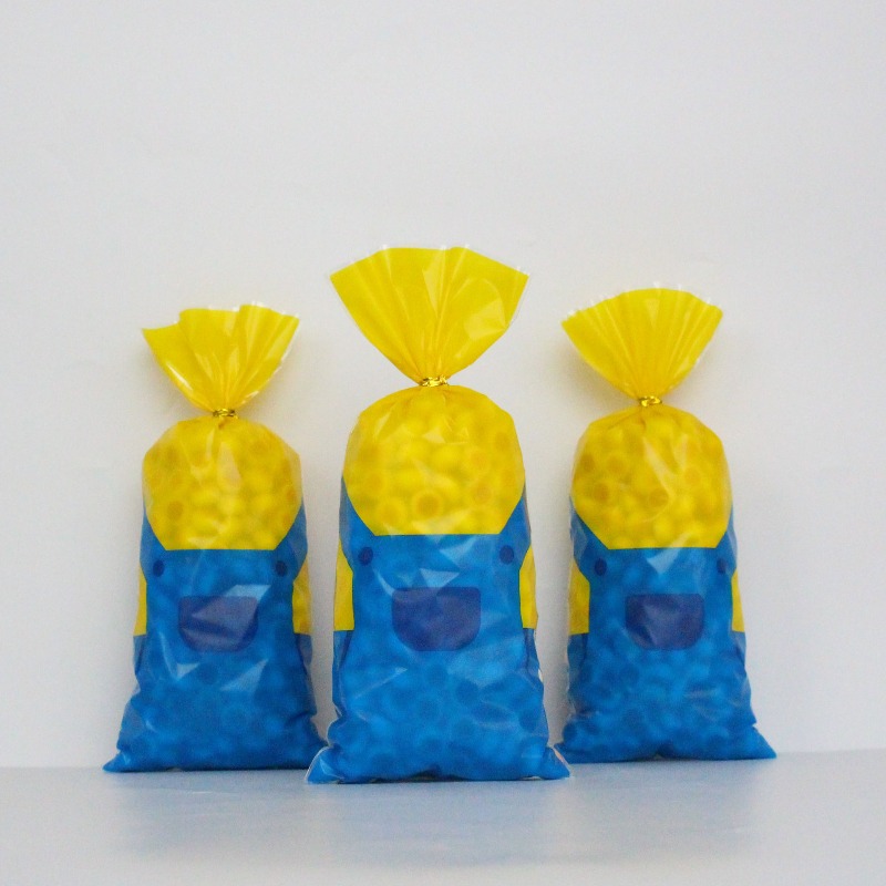 Party Favor Bag - 人気のミニオン柄100枚入り漫画誕生日パーティーデコレーションバッグOPP平袋、スナック包装、パーティーギフト用