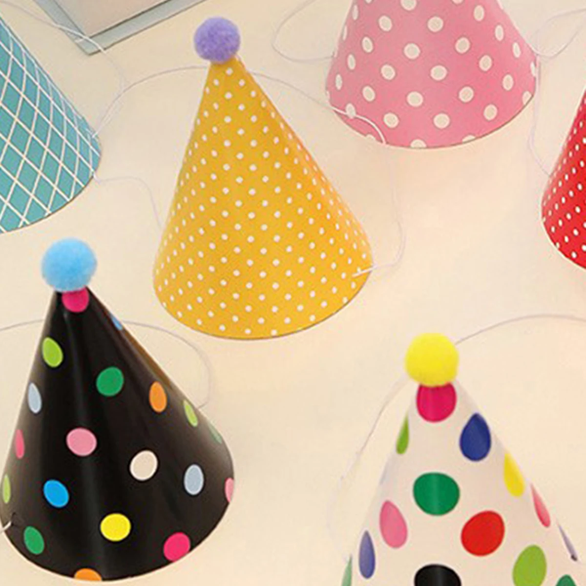 11 個の誕生日パーティートランペット誕生日帽子かわいい色 - Party Hat Cone のレビューと価格